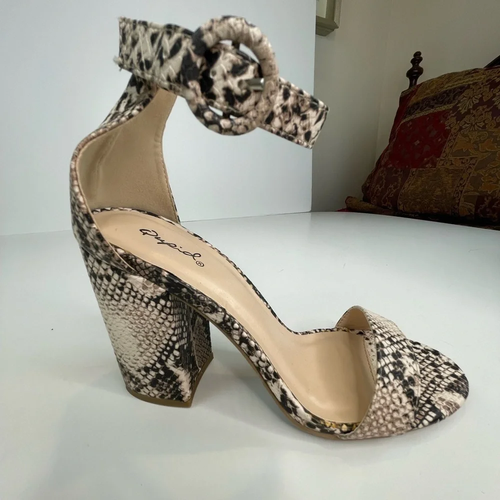 Qupid Stone Snake Ankle Strap Block Heels Sz 7